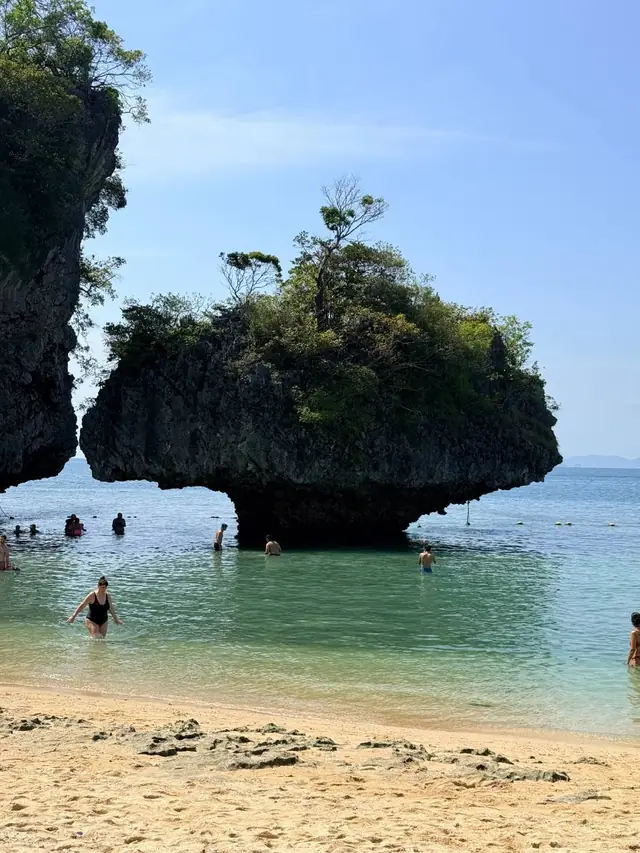 Mushroom-shaped rock in clear water, Hong Islands