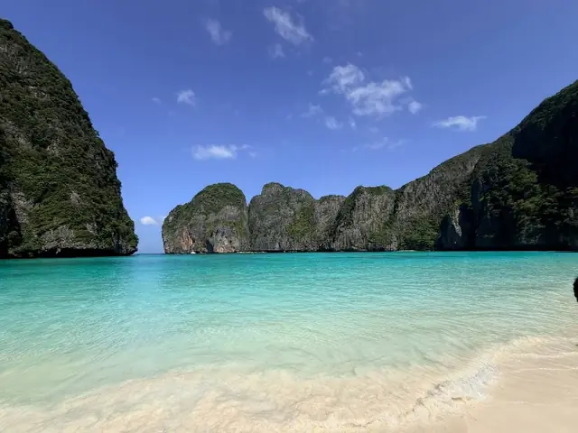 White sand and clear water at Maya Bay, Phi Phi