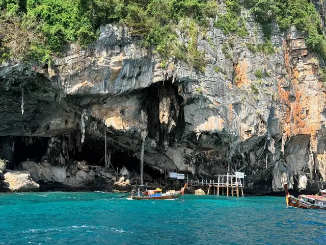 Viking Cave, Phi Phi