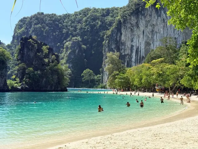 Beach at Hong Lagoon, Hong Island
