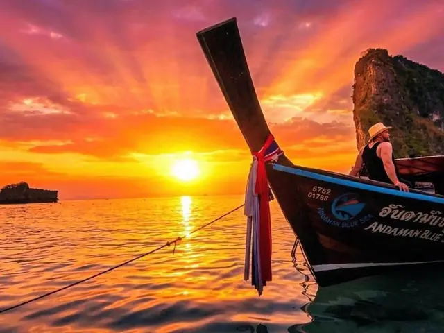 เรือหางยาว Andaman Blue Sea กับพระอาทิตย์ตกกลางทะเล