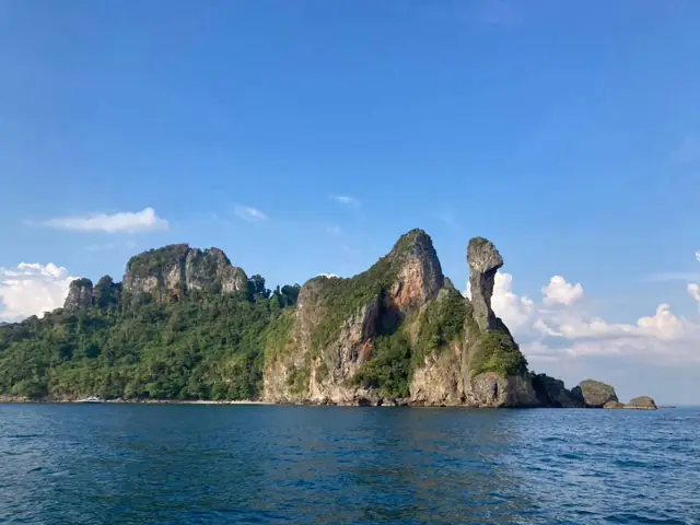 เกาะไก่กลางทะเล กระบี่