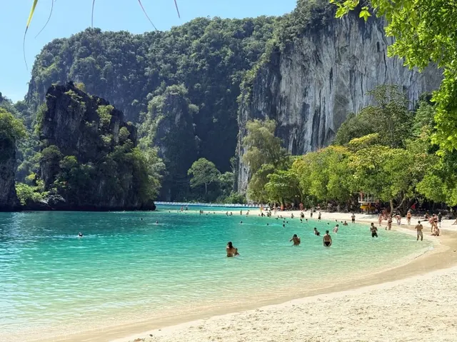 หาดทรายที่ห้องลากูน เกาะห้อง